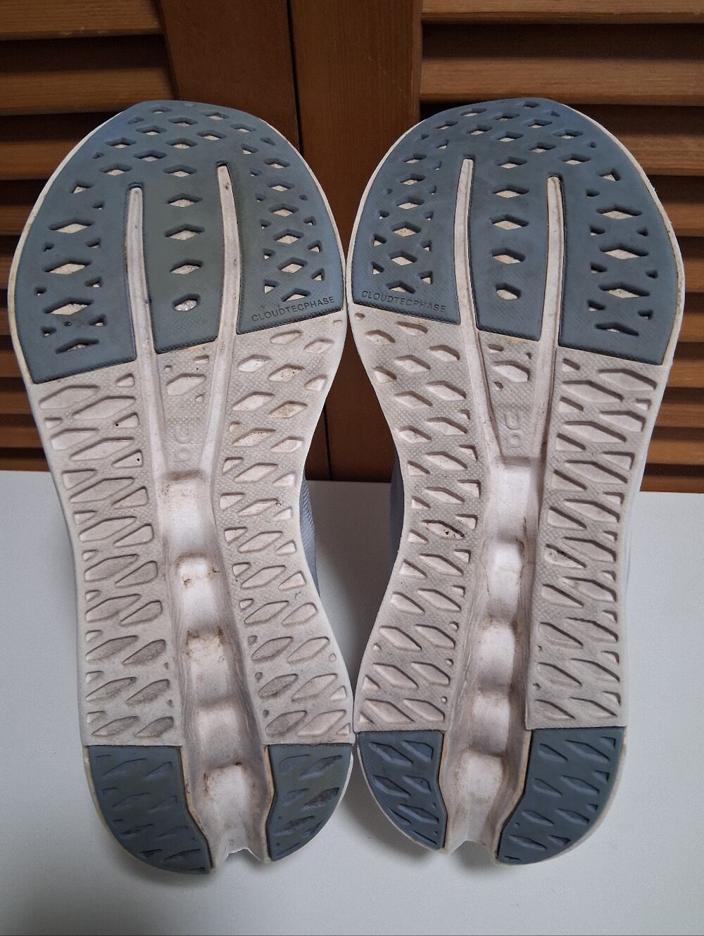 On Cloudsurfer Heather/White Womens Running Sneakers Size 9.5 - Picture 7 of 7